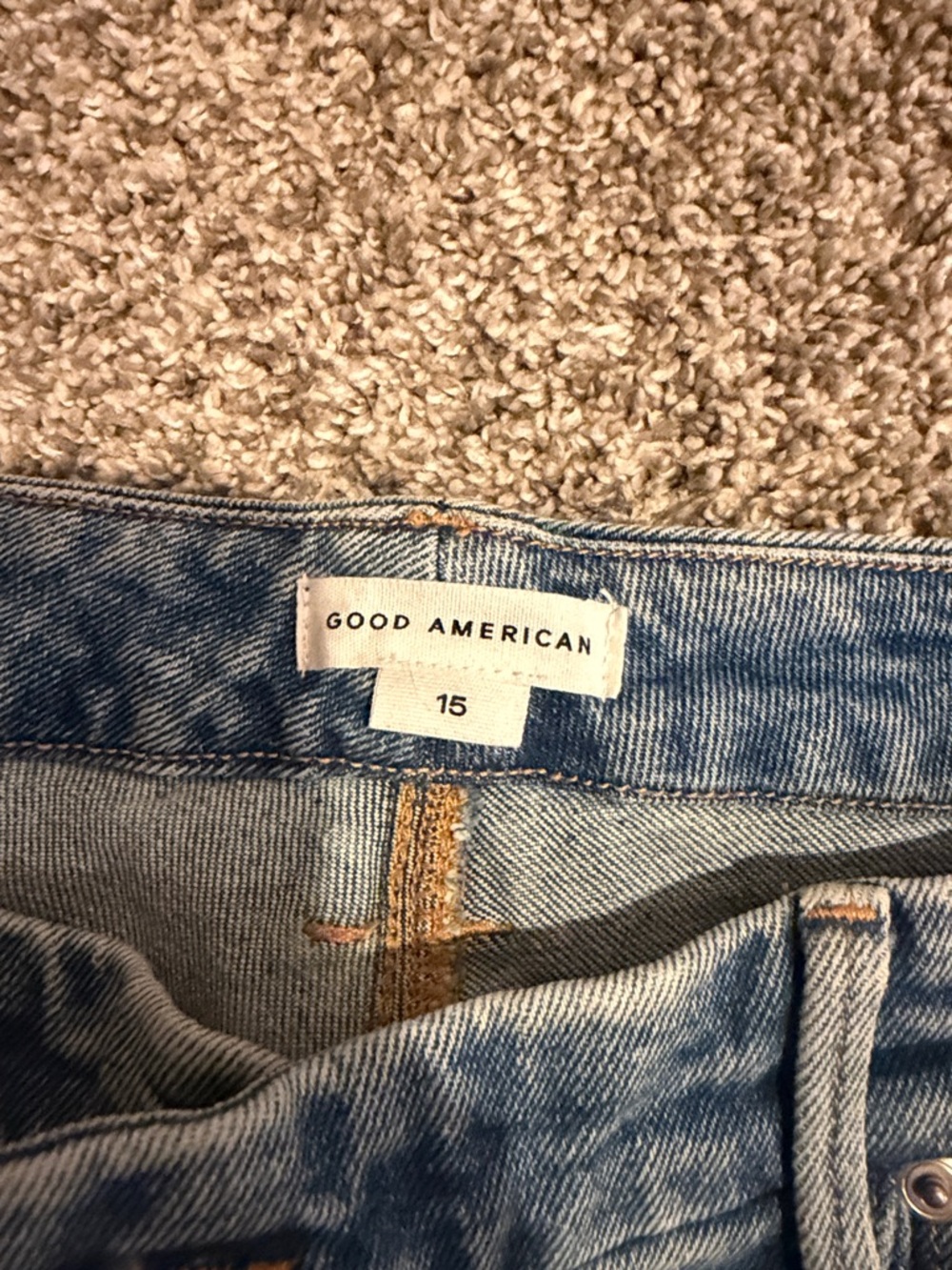 Good American Straight-Leg High-Rise Jeans in Medium Blue Wash - Picture 2 of 4